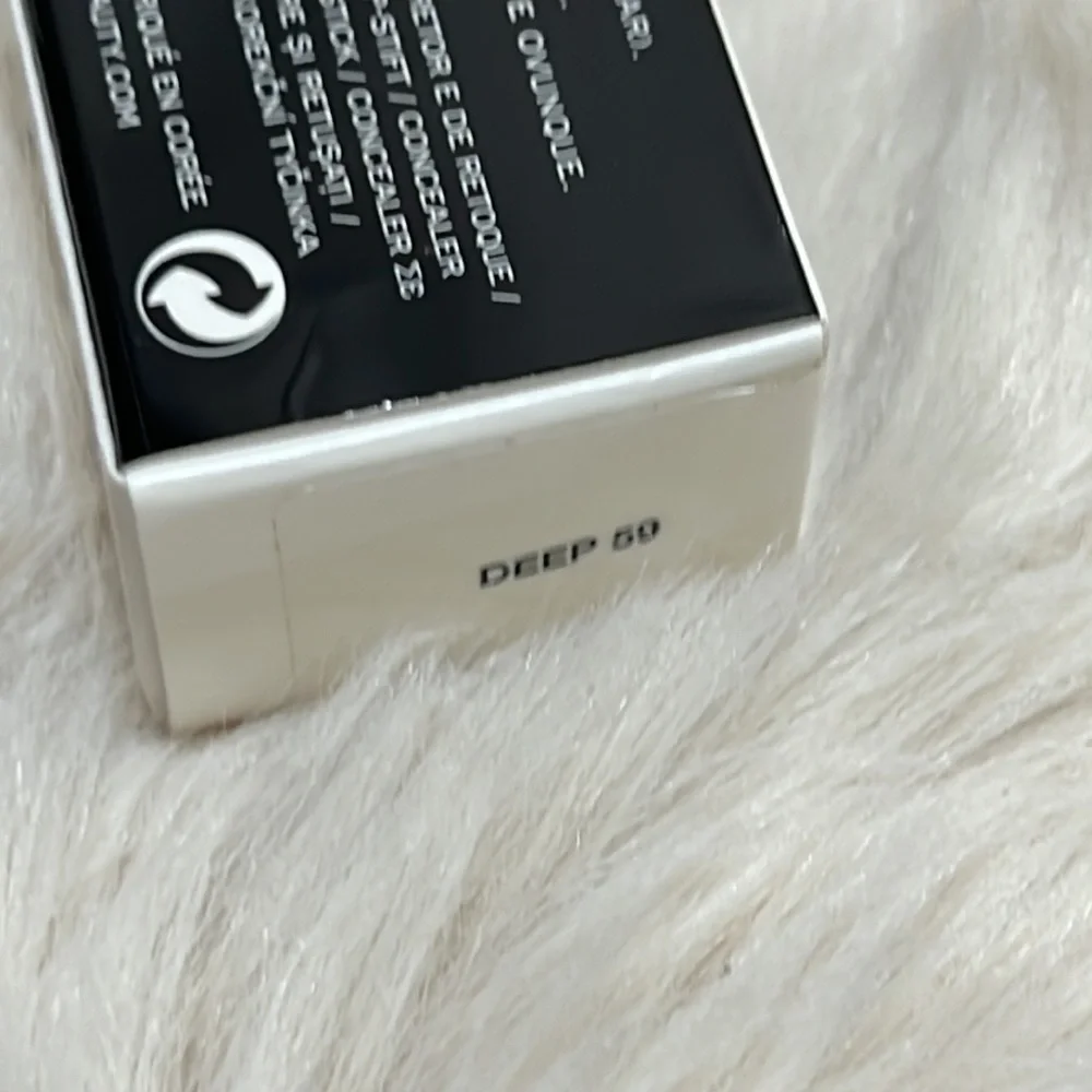 MARC JACOBS Accomplice Concealer & Touch up stick Deep 59